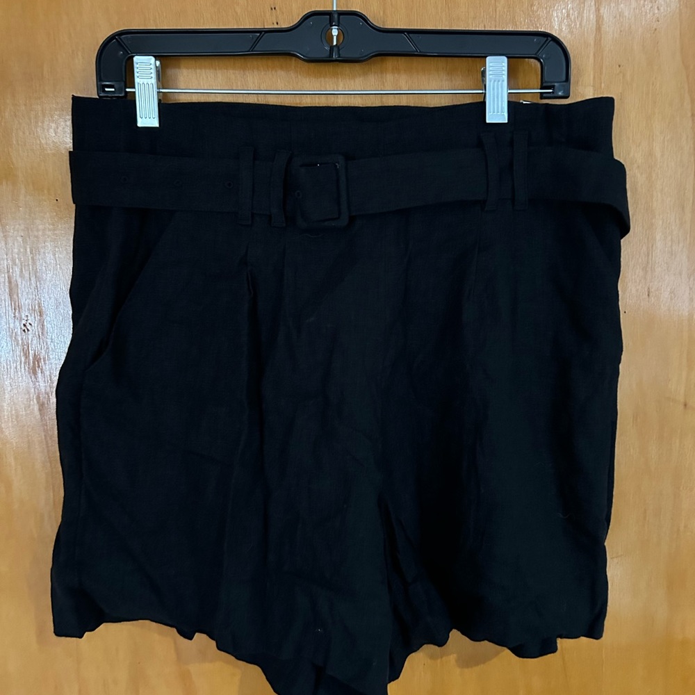 NWT Abercrombie High Rise linen shorts with belt in black